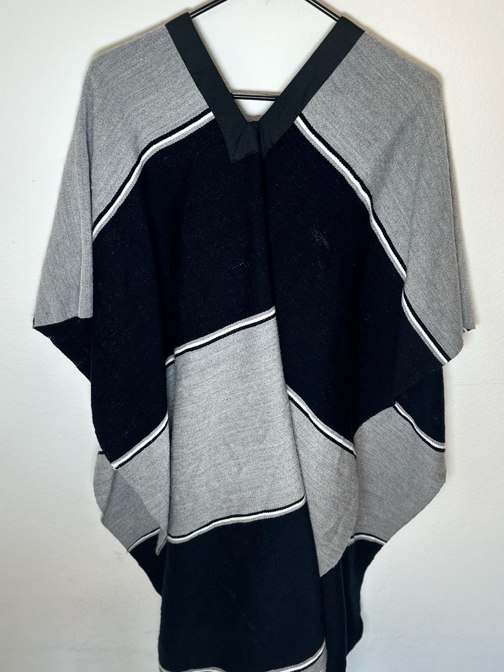 Dallas Cowboys Gray & Black Pullover Top - Picture 2 of 2